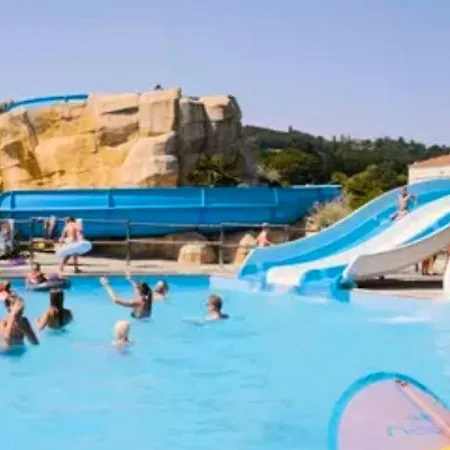 Kamp alanı 4 Etoiles De Galaure Chateauneuf-de-Galaure